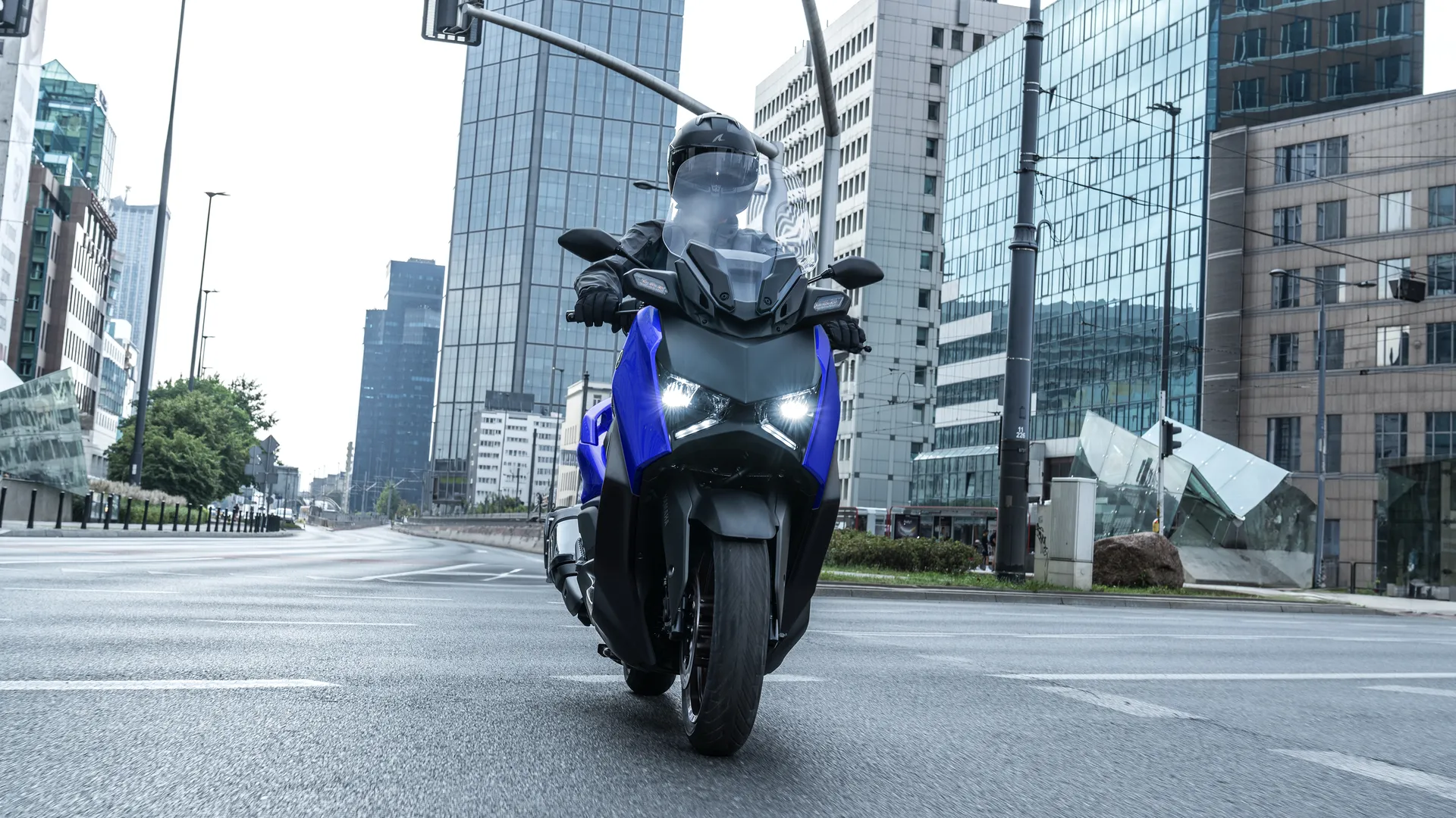 Yamaha XMAX 300 aanbieding bij Van de Kuinder in Hilversum