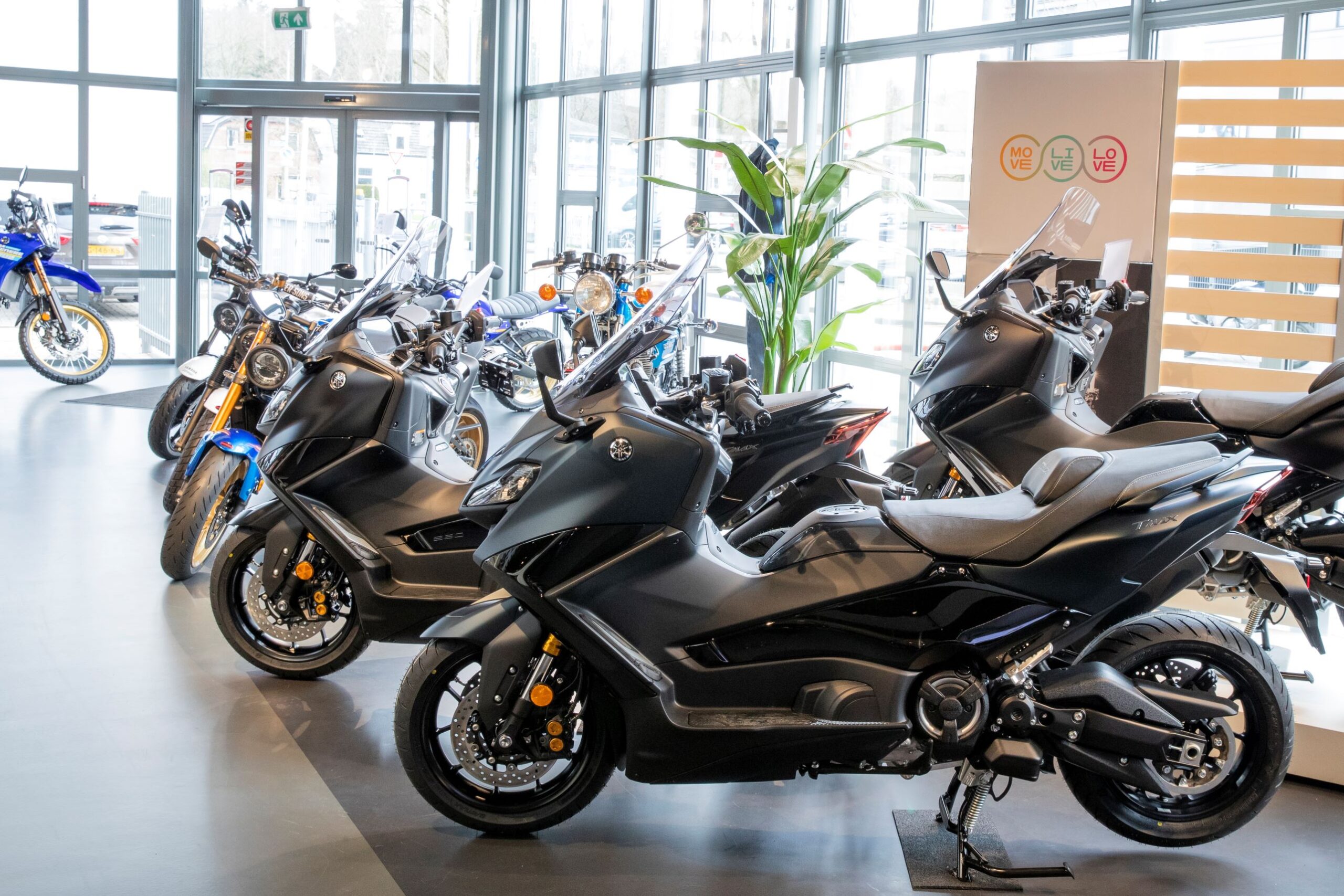 Motorzaak Naarden al bijna 100 jaar 3 x2 5613 scaled